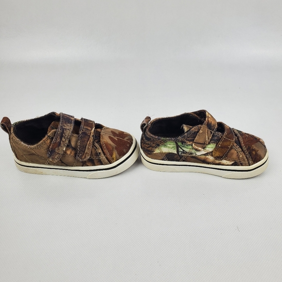 Realtree Camoflauge Toddler Shoes Size 4 - Picture 4 of 8